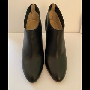 New, never been worn. Jimmy Choo. 41 1/2. Black